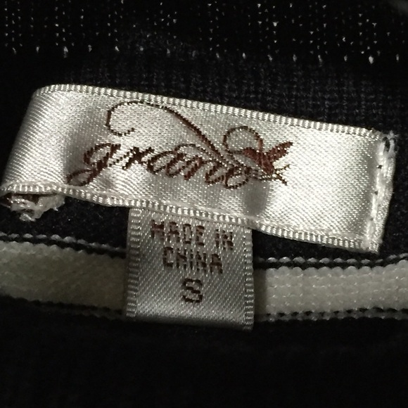 🆕 Black and White Striped Turtleneck (Juniors) - Picture 3 of 5